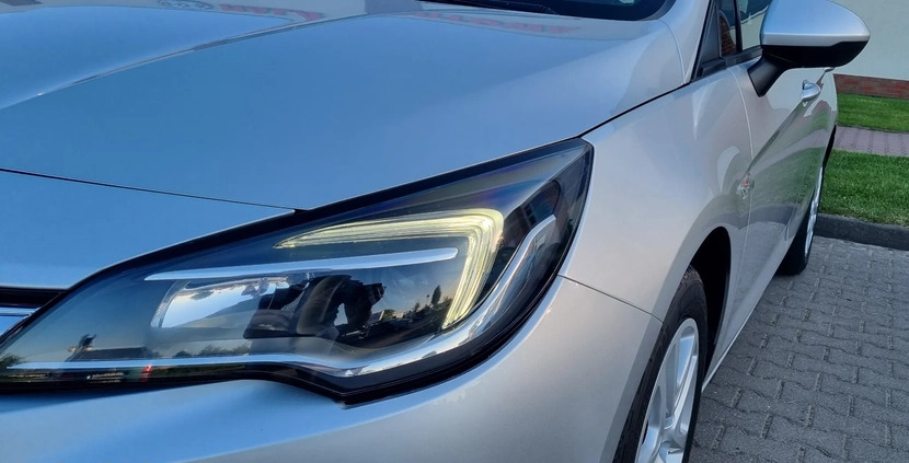 Opel Astra cena 44899 przebieg: 91100, rok produkcji 2018 z Poznań małe 379